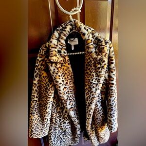 Warm leopard coat byBCBGeneration, size small